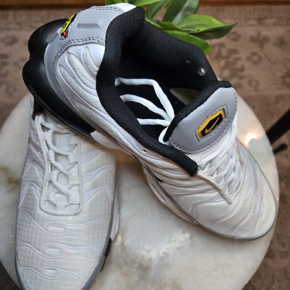 Nike White and Black Men's Sneakers
